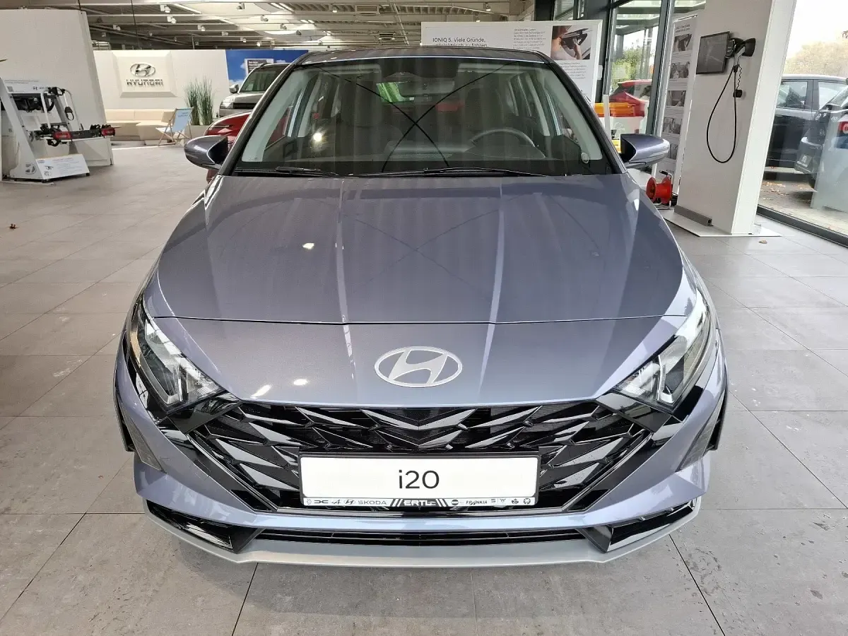 Neu Hyundai i20 Trend 101 PS (74 kW) 2025 Meta blue (blau) Kleinwagen