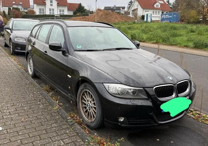 Gebraucht BMW 318 143 PS (105 kW) 2010 Schwarz Limousine