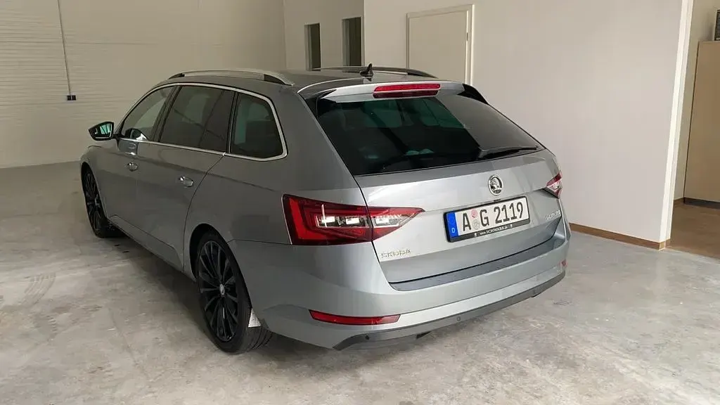 Gebraucht Skoda Superb Active 150 PS (110 kW) 2018 Grau Kombi