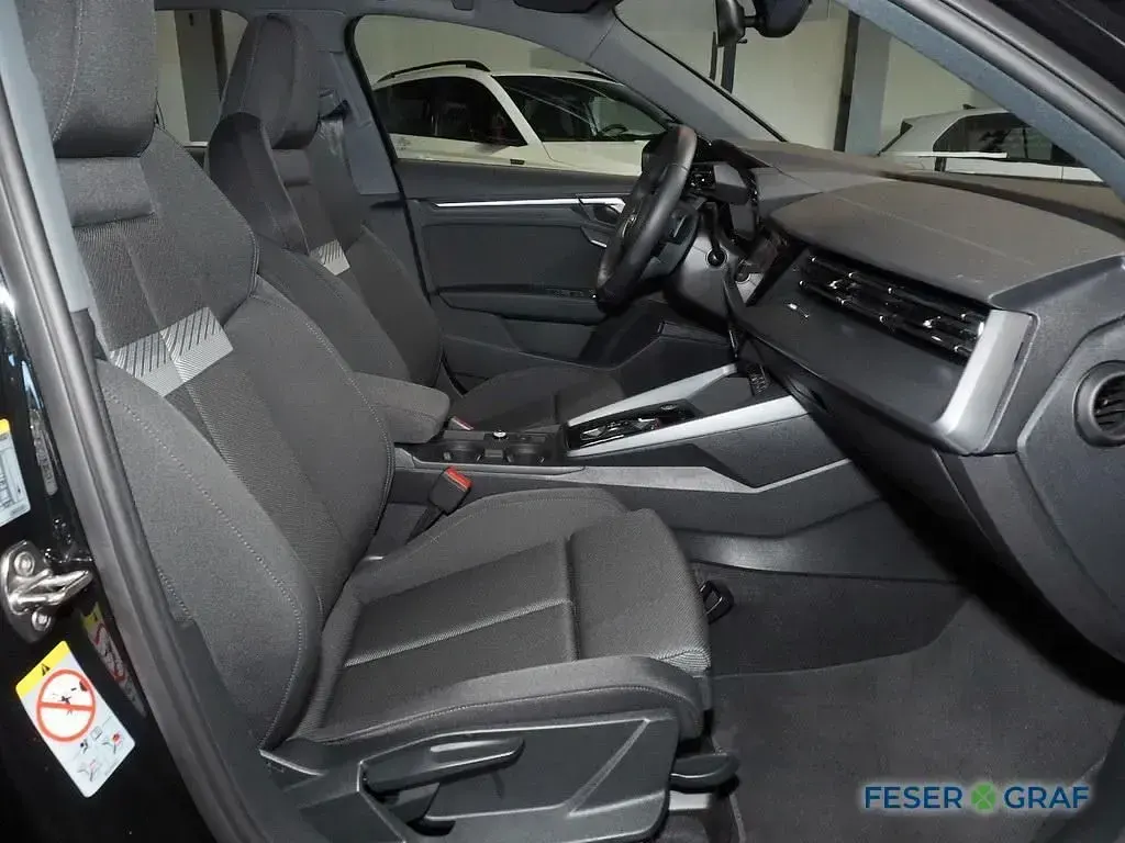 Gebraucht Audi A3 Ambiente 116 PS (85 kW) 2025 Mythosschwarz metallic Limousine