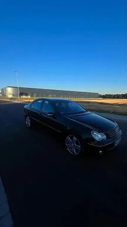 Gebraucht Mercedes C200 Avantgarde 163 PS (119 kW) 2004 Schwarz Limousine