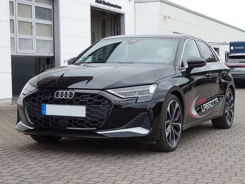Mythosschwarz metallic Gebraucht 2024 Audi A3 Sportback Advanced Plus Limousine | 36.600 € (Fairer Preis) - Bild 1/4