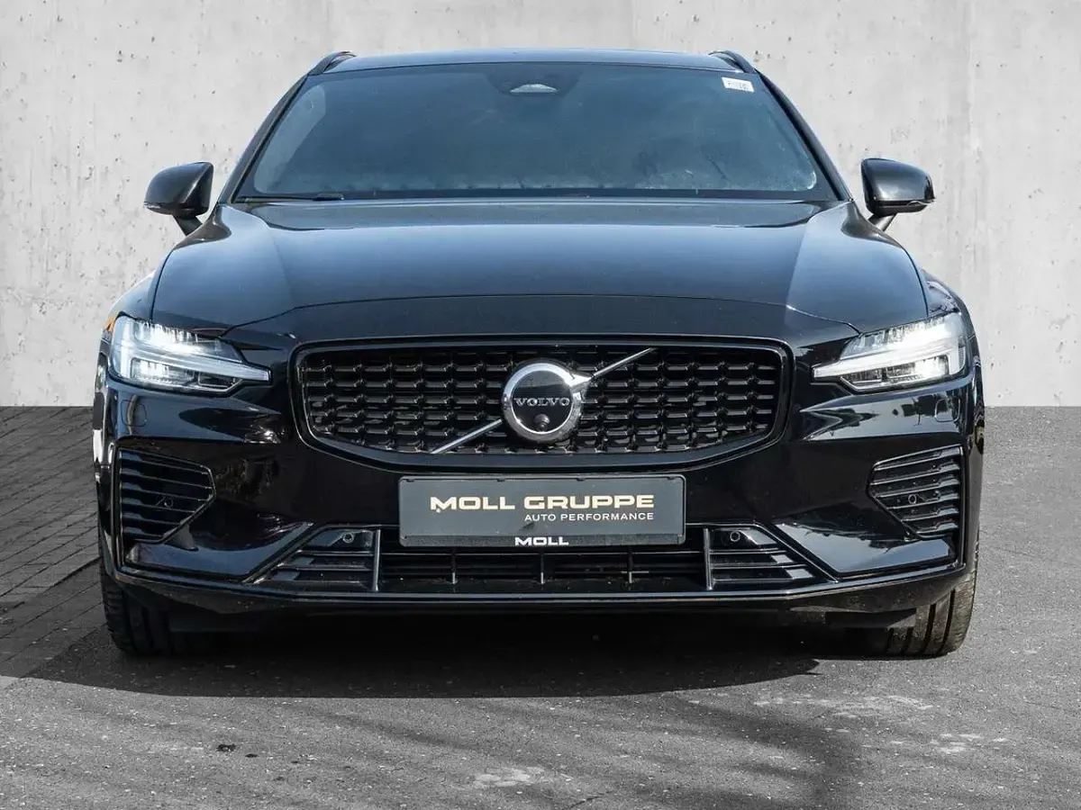 Gebraucht Volvo V60 Plus 310 PS (228 kW) 2024 Schwarz Kombi
