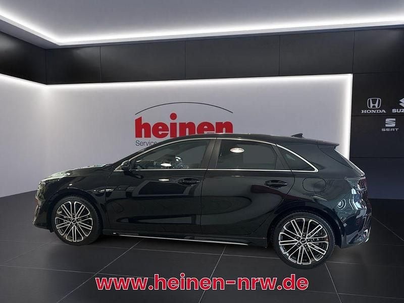 Neu Kia Ceed GT GT-Line 140 PS (102 kW) 2026 Schwarz Limousine