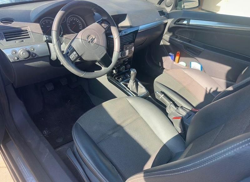 Gebraucht Opel Astra Cabriolet Edition 140 PS (102 kW) 2007 Schwarz Cabrio