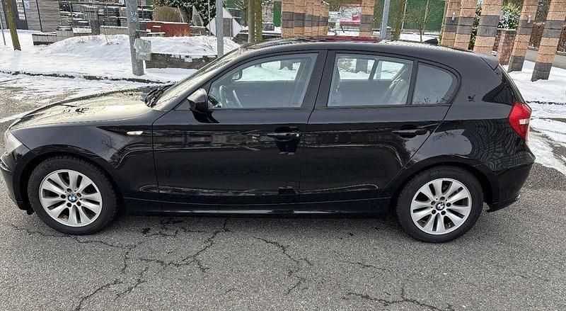 Gebraucht BMW 118 143 PS (105 kW) 2011 Schwarz Kleinwagen