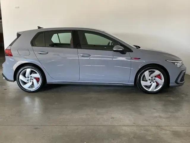 Gebraucht VW Golf VIII GTI 245 PS (180 kW) 2024 Mondsteingrau Limousine