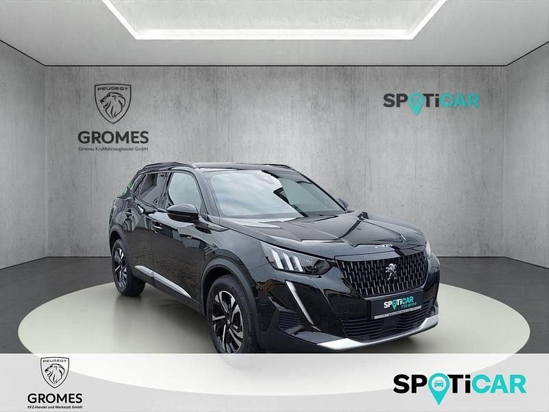 Schwarz perla nera (metallic) Gebraucht 2023 Peugeot 2008 GTi SUV | 23.490 € (Teuer) - Bild 1/4