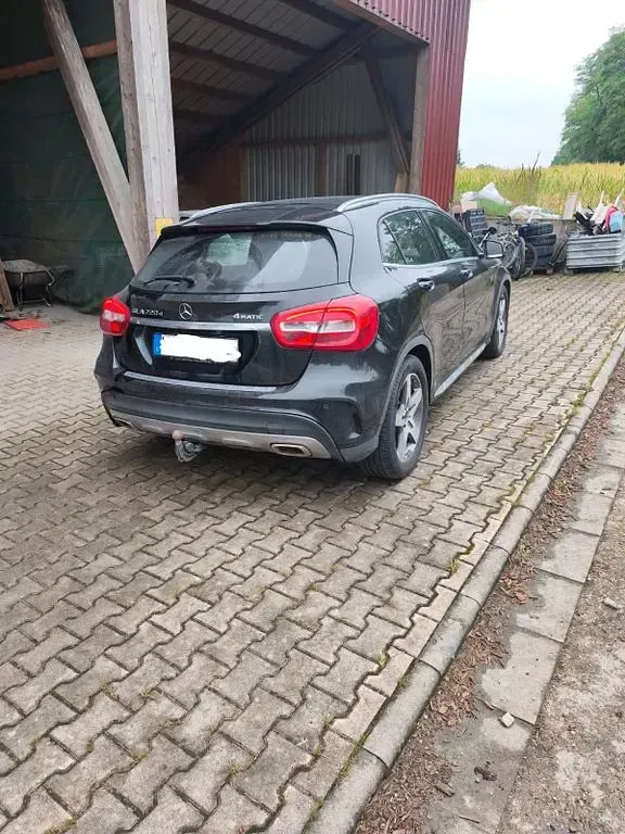 Gebraucht Mercedes GLA220 177 PS (130 kW) 2017 Schwarz SUV