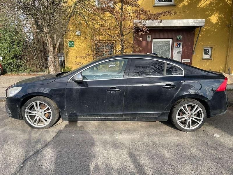 Gebraucht Volvo S60 R-Design 163 PS (119 kW) 2011 Black sapphire / metallic Limousine