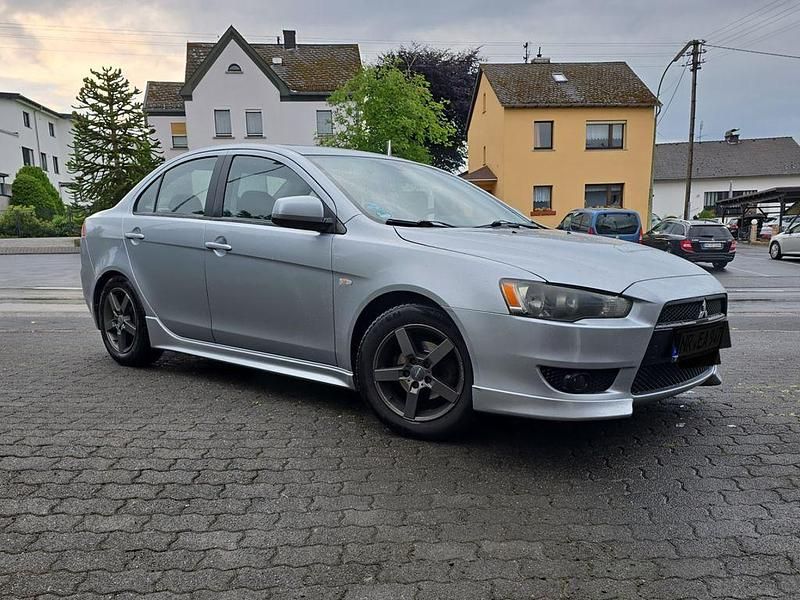 Silber Gebraucht 2011 Mitsubishi Lancer Limousine | 1.500 € (Superpreis) - Bild 1/4