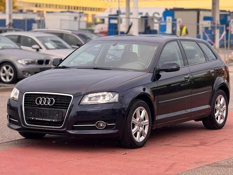 Blau Gebraucht 2010 Audi A3 Sportback Ambiente Kleinwagen | 8.950 € (Teuer) - Bild 1/4