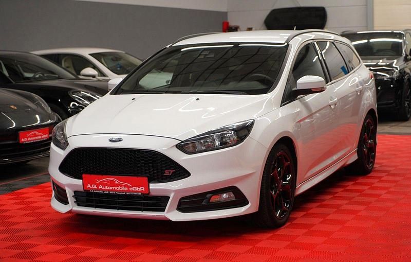 Gebraucht Ford Focus ST 250 PS (183 kW) 2016 Weiß Kombi