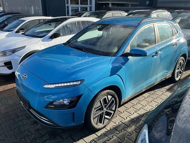 Gebraucht Hyundai Kona Select 100 kW (136 PS) 2022 Hellblau SUV
