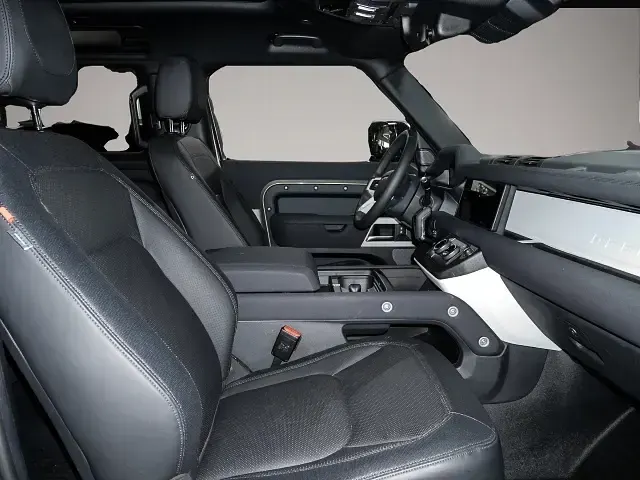 Gebraucht Land Rover Defender SE Dynamic 200 PS (147 kW) 2023 Grün SUV