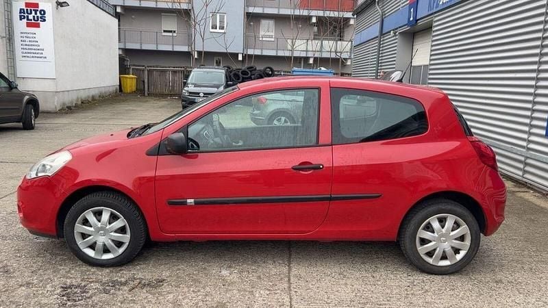 Gebraucht Renault Clio IV 75 PS (55 kW) 2012 Rot Kleinwagen