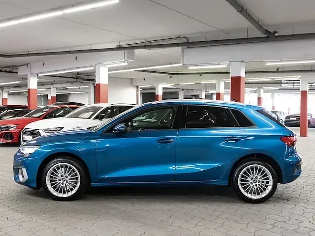 Gebraucht Audi A3 Sportback e-tron Ambiente 204 PS (150 kW) 2021 Atollblau metallic Kleinwagen