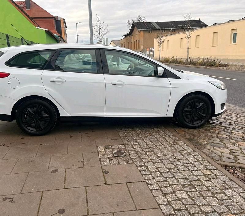 Gebraucht Ford Focus 125 PS (91 kW) 2016 Weiß Kombi
