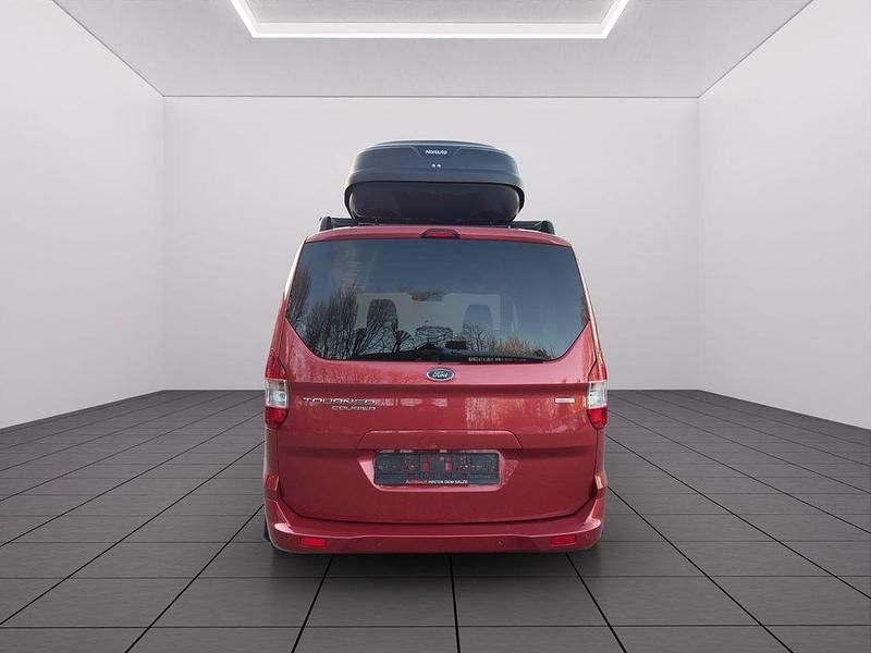 Gebraucht Ford Tourneo Courier Titanium 101 PS (74 kW) 2016 Rot Van / Kleinbus