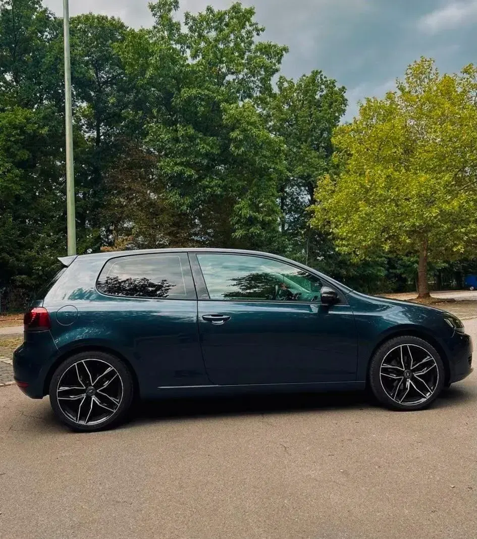 Gebraucht VW Golf VI 105 PS (77 kW) 2011 Blau Kleinwagen