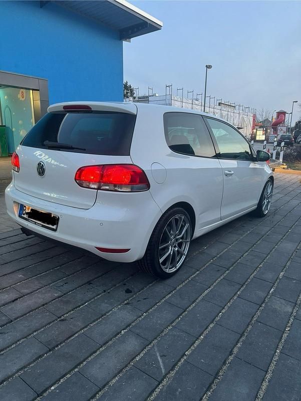 Gebraucht VW Golf 122 PS (89 kW) 2009 Weiß Coupé