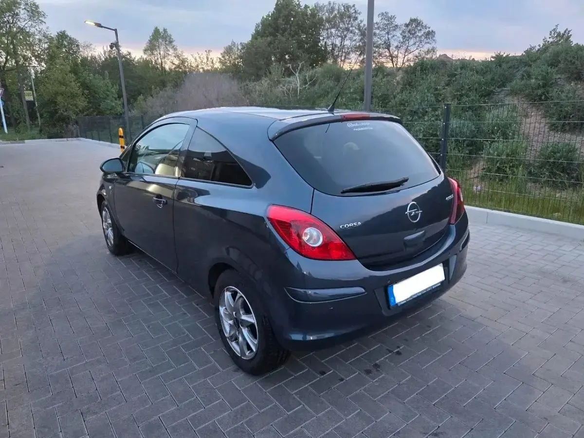 Gebraucht Opel Corsa 80 PS (58 kW) 2010 Andere farben Kleinwagen