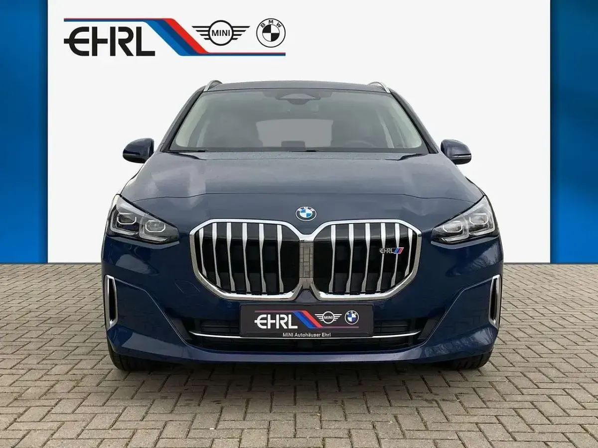 Neu BMW 220 Luxury Line 163 PS (119 kW) 2026 Blau Van / Kleinbus