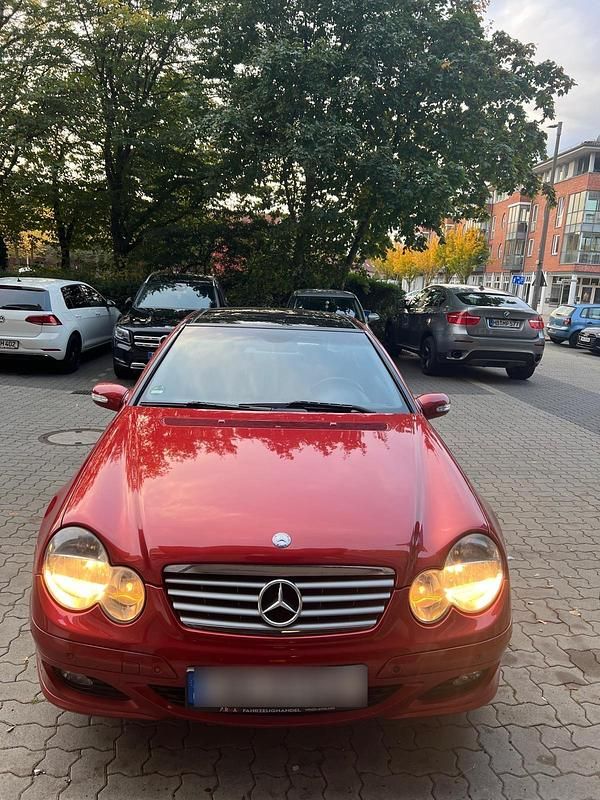 Rot Gebraucht 2004 Mercedes C200 Coupé | 2.500 € (Fairer Preis) - Bild 1/4