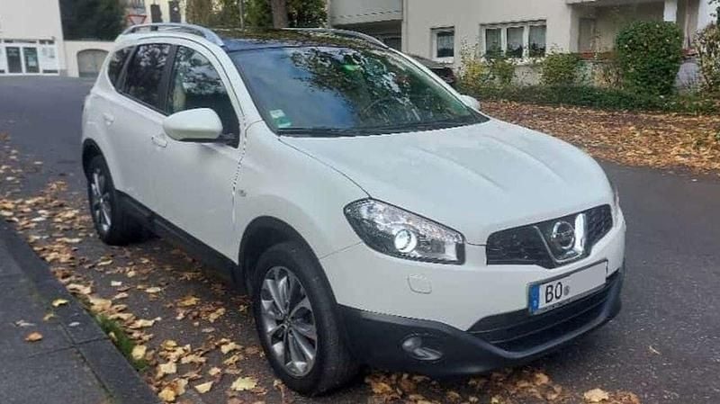 Weiß Gebraucht 2010 Nissan Qashqai +2 Tekna SUV | 7.850 € (Fairer Preis) - Bild 1/4