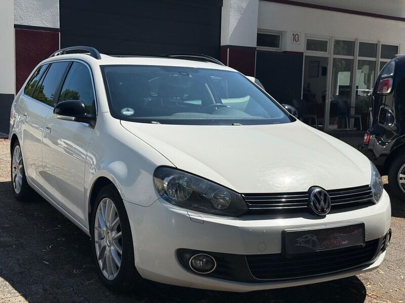 Weiß Gebraucht 2011 VW Golf VI Style Limousine | 3.990 € (Fairer Preis) - Bild 1/4