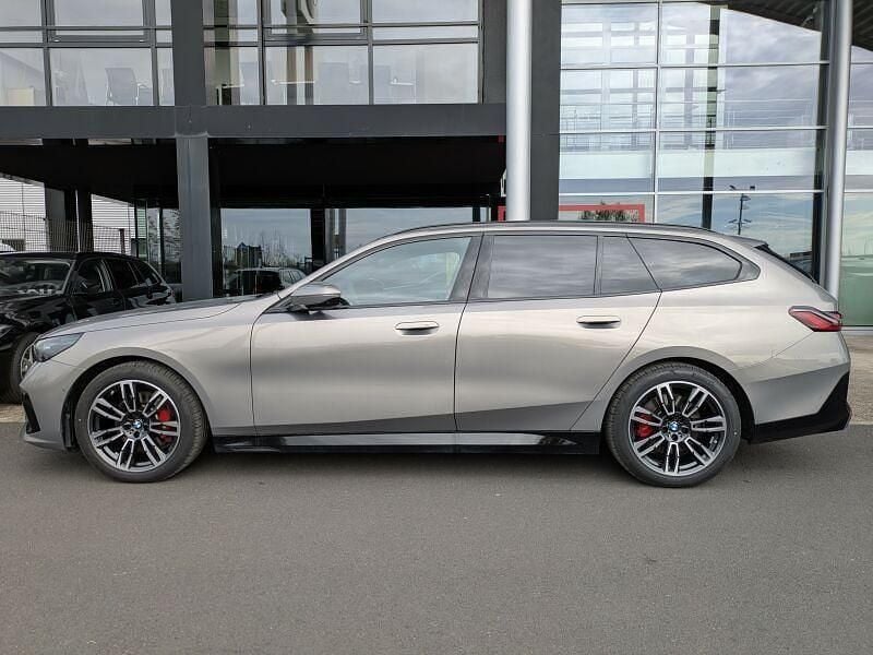 Gebraucht BMW 520 M Sport 197 PS (144 kW) 2025 Grau Kombi