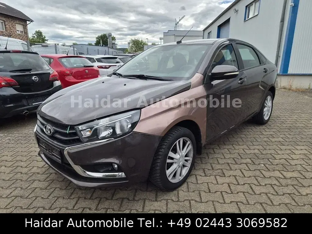 Gebraucht Lada Vesta 106 PS (77 kW) 2017 Limousine