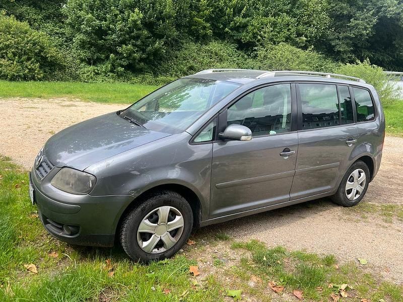 Grau Gebraucht 2003 VW Touran Trendline Van / Kleinbus | 1.350 € (Guter Preis) - Bild 1/4