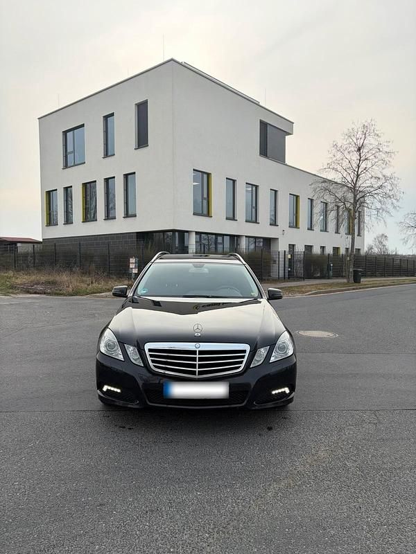 Gebraucht Mercedes E200 Avantgarde 184 PS (135 kW) 2010 Schwarz Kombi