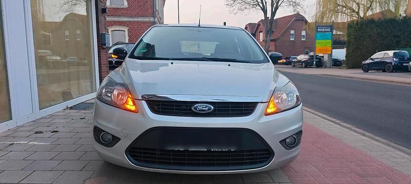 Gebraucht Ford Focus 101 PS (74 kW) 2009 Grau Kleinwagen