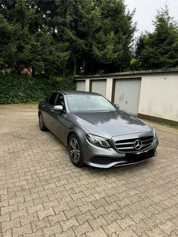 Gebraucht 2020 Mercedes E200 Avantgarde Limousine | 26.500 € (Superpreis) - Bild 1/4