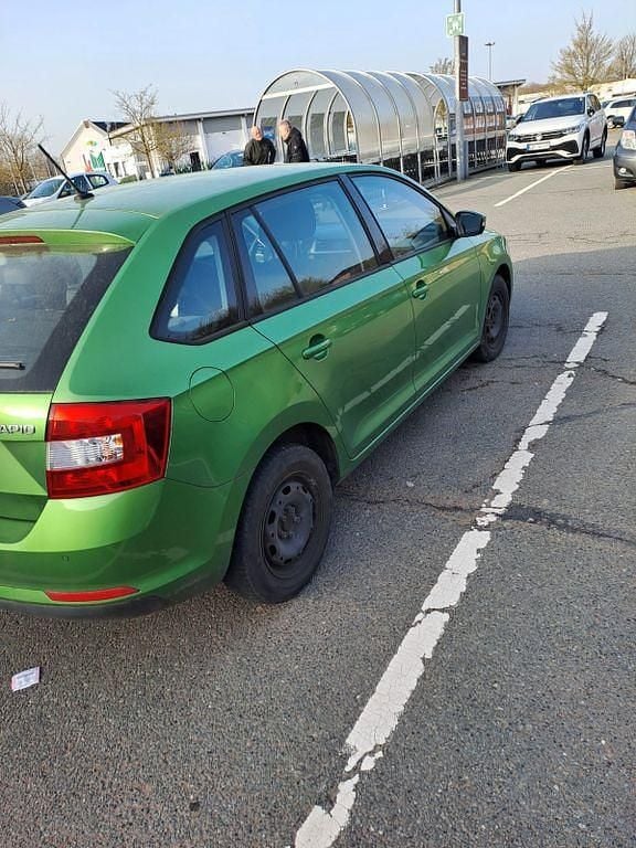 Gebraucht Skoda Rapid Ambition 90 PS (66 kW) 2016 Grün Kleinwagen