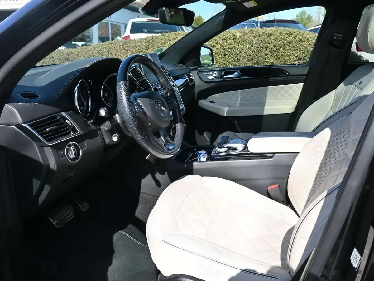 Gebraucht Mercedes GLE400 AMG 333 PS (244 kW) 2018 Obsidianschwarzmet. SUV