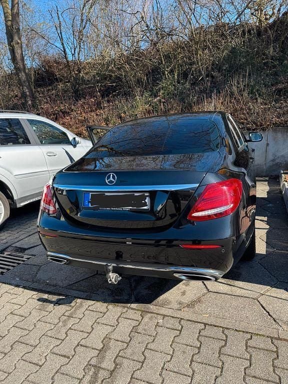 Gebraucht Mercedes E200 197 PS (144 kW) 2019 Schwarz Limousine