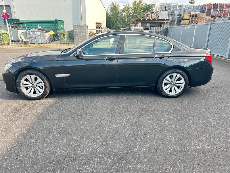 Gebraucht BMW 730 245 PS (180 kW) 2011 Schwarz Limousine