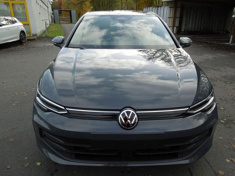 Neu VW Golf VIII Life 150 PS (110 kW) 2026 Grau Limousine