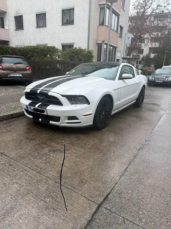 Second-hand Ford Mustang 305 CP (224 kW) 2014 Negru Coupe