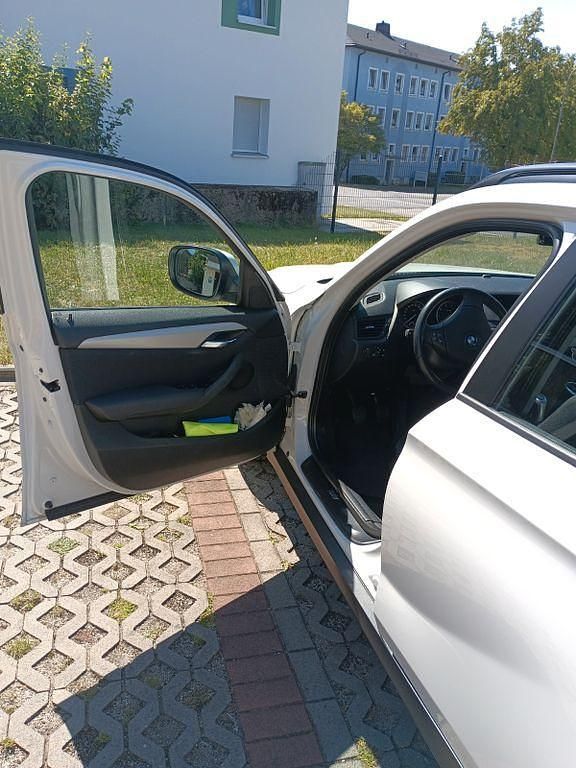 Weiß Gebraucht 2011 BMW X1 SUV | 9.200 € (Fairer Preis) - Bild 1/4
