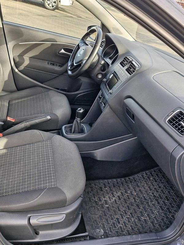 Gebraucht VW Polo 75 PS (55 kW) 2018 Grau Kleinwagen