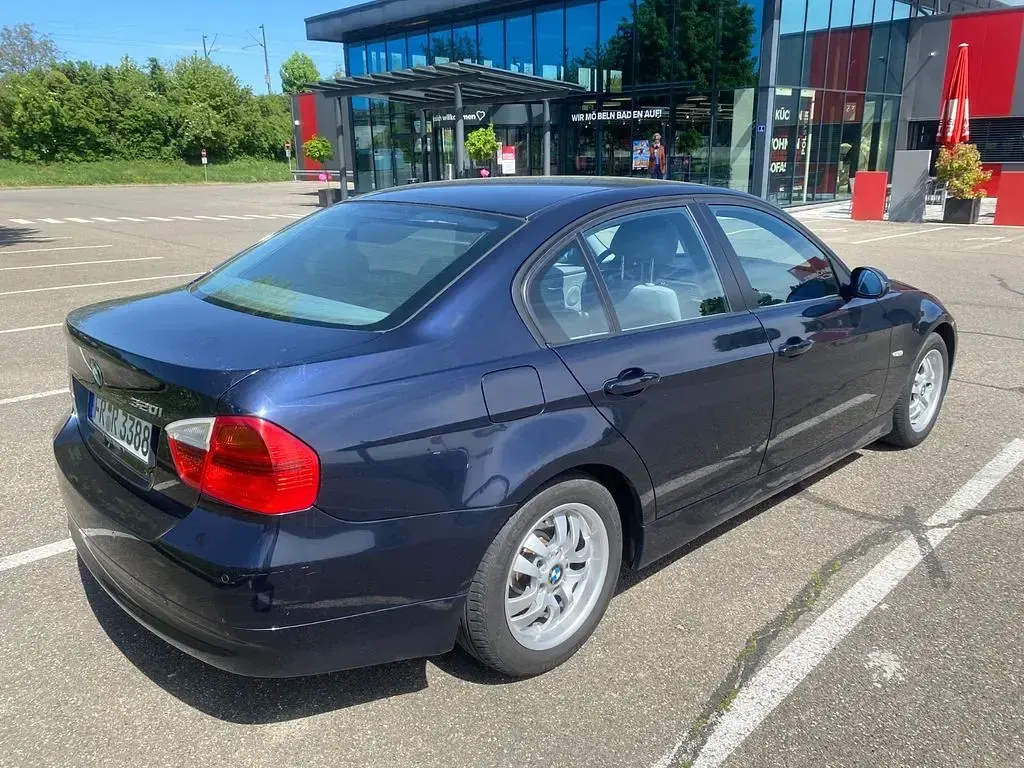 Second-hand BMW 320 150 CP (110 kW) 2004 Albastru Berlinǎ