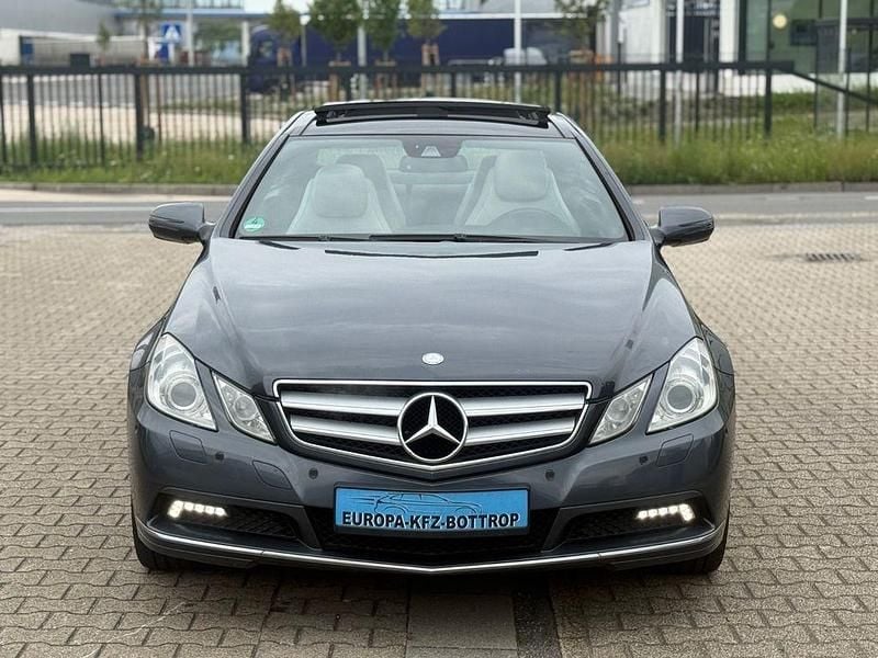 Gebraucht Mercedes E350 292 PS (214 kW) 2009 Grau Coupé