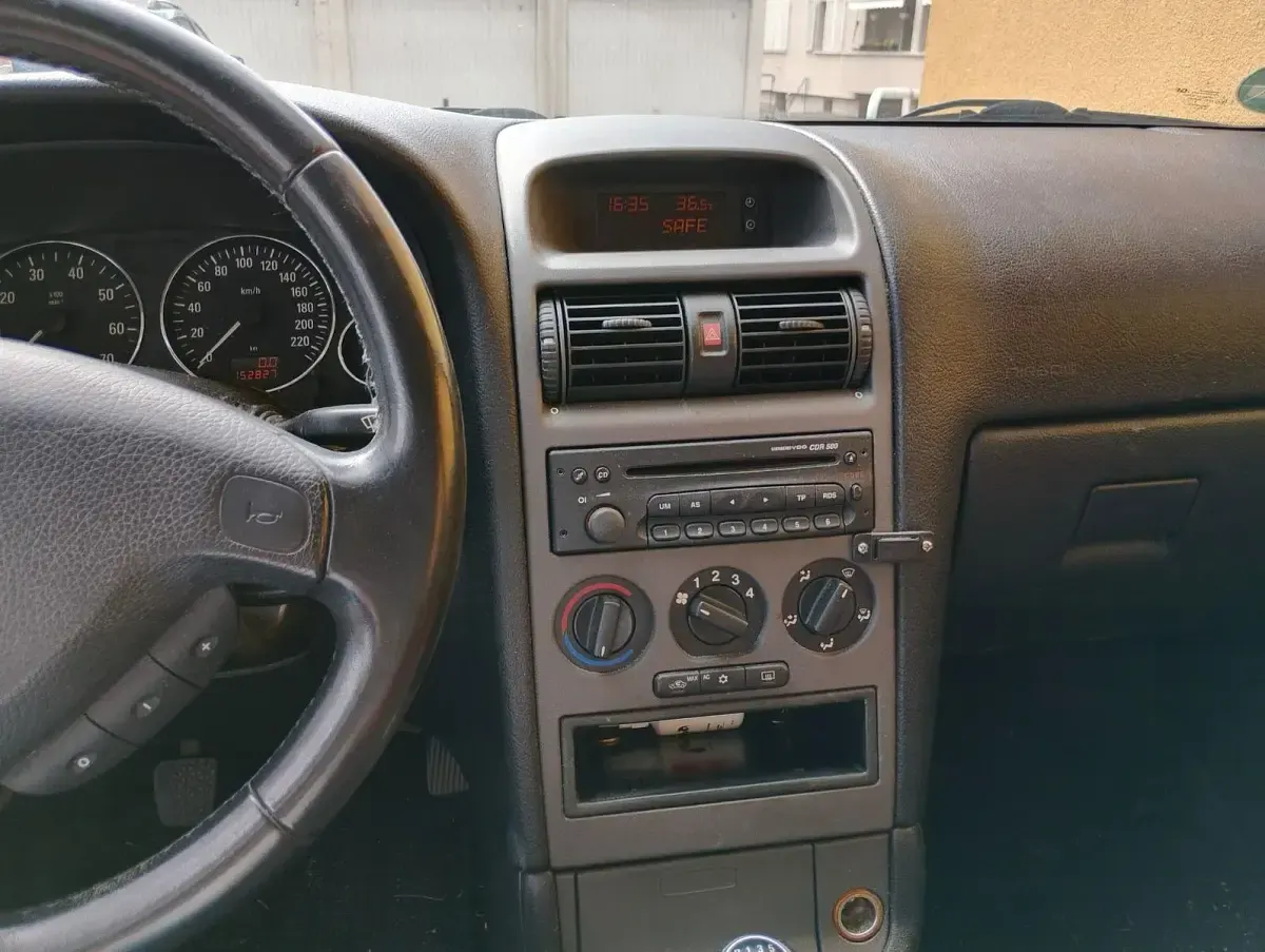 Gebraucht Opel Astra 103 PS (75 kW) 2003 Schwarz Limousine