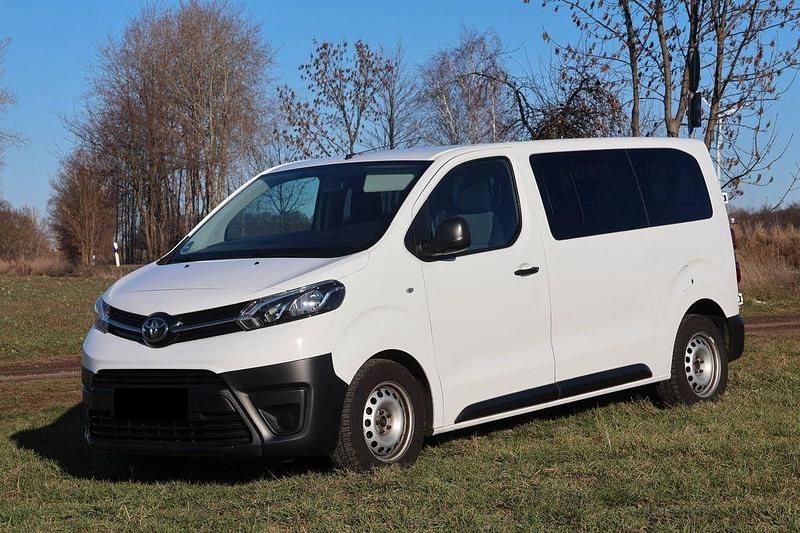 Weiß Gebraucht 2017 Toyota Proace Van / Kleinbus | 19.992 € - Bild 1/4