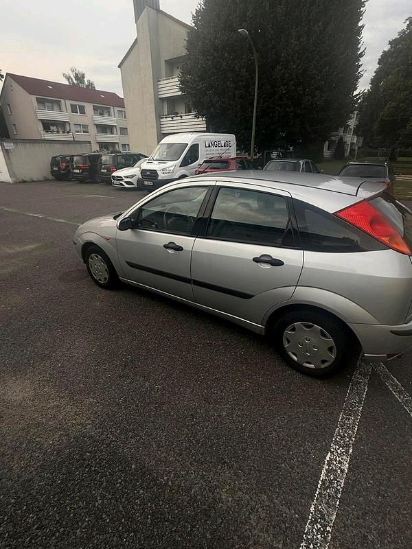 Usata Ford Focus 101 CV (74 kW) 2004 Argento Utilitaria