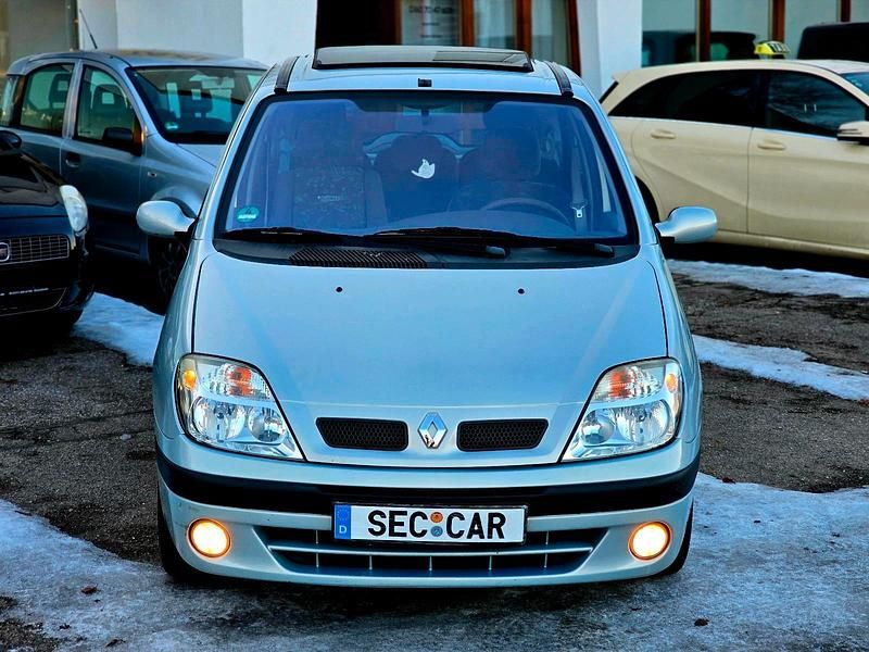 Gebraucht Renault Mégane 107 PS (78 kW) 2001 Silber Van / Kleinbus